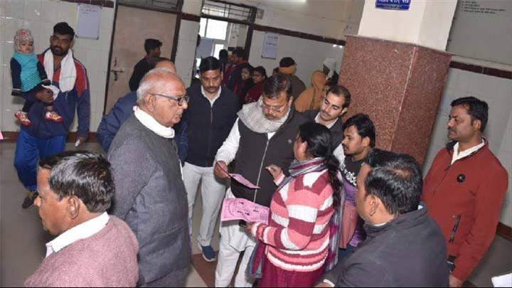 ऊर्जा मंत्री श्री तोमर ने हजीरा सिविल हॉस्पिटल का किया औचक निरीक्षण